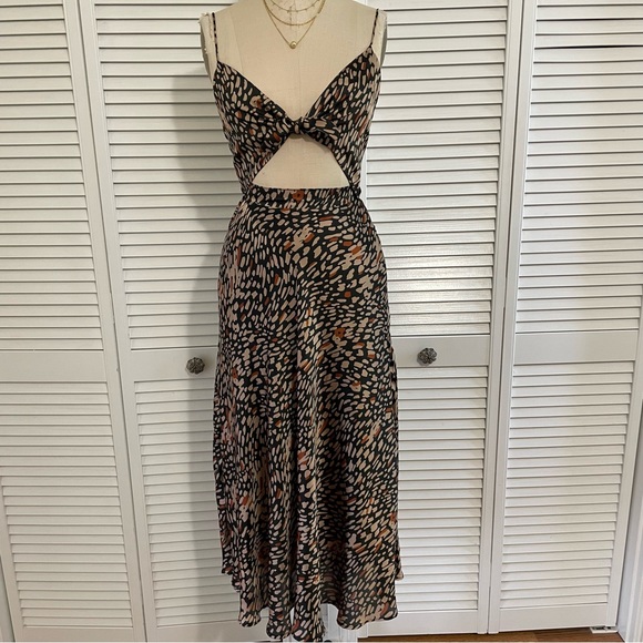 Vici Dresses & Skirts - VICI Split Knot Cut-out Front Midi Dress Sz-XS